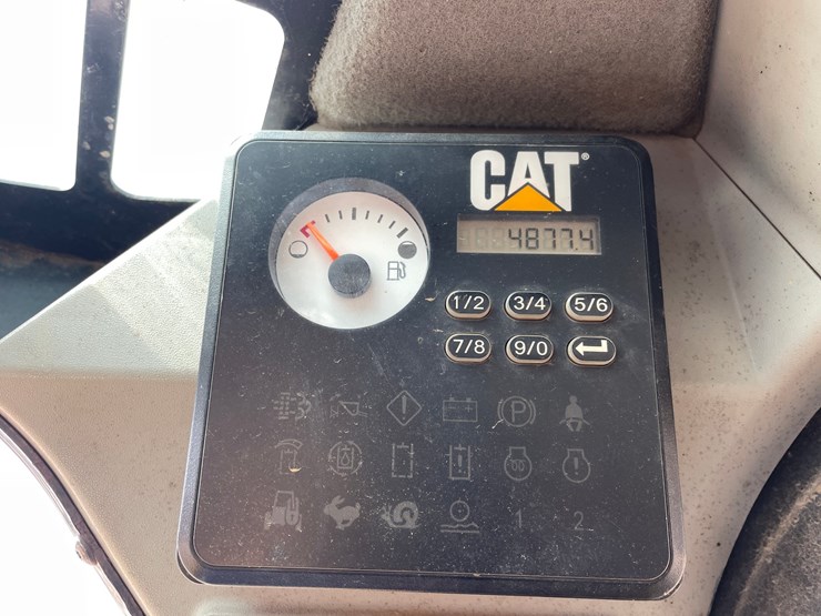 2013-caterpillar-236d3-image-28