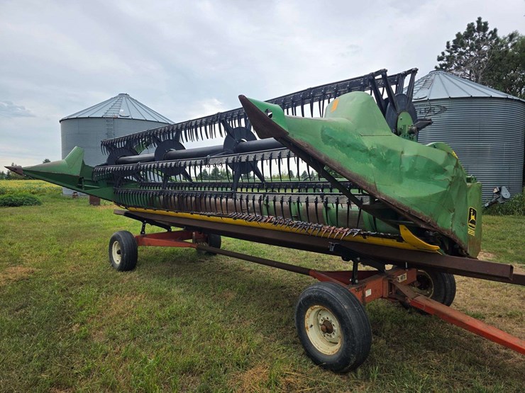 john-deere-220-image-22