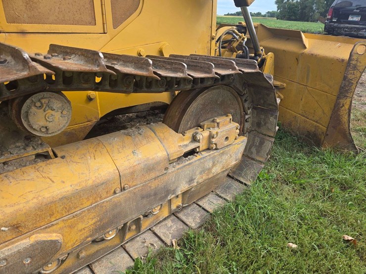 deere-750b-lt-image-23