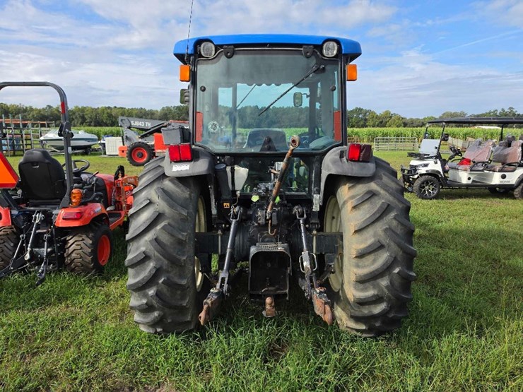 223---new-holland-tn70da-utility-tractor-image-5