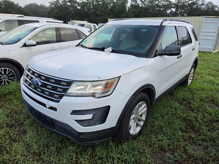 2017-ford-explorer-image-3