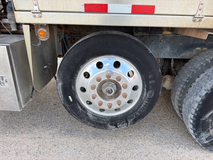 2019-peterbilt-367-image-13
