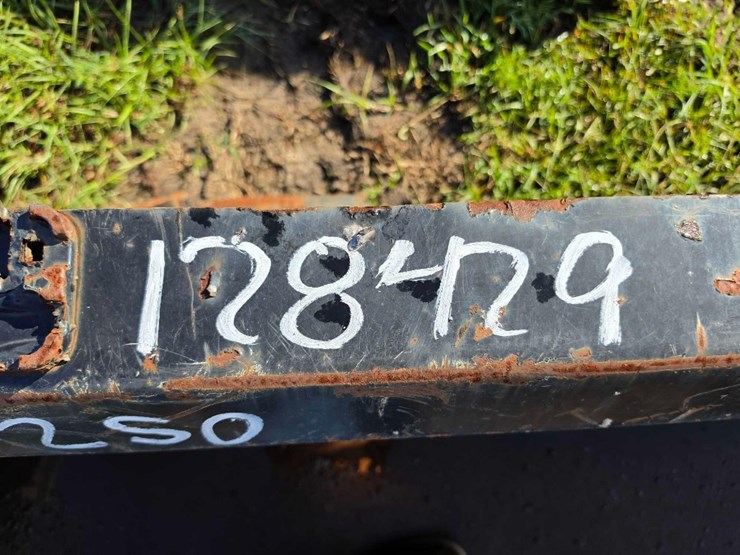 250---kubota-82"-severe-duty-bucket-image-5