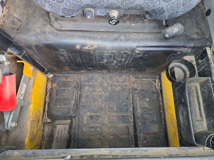 new-holland-c232-image-36