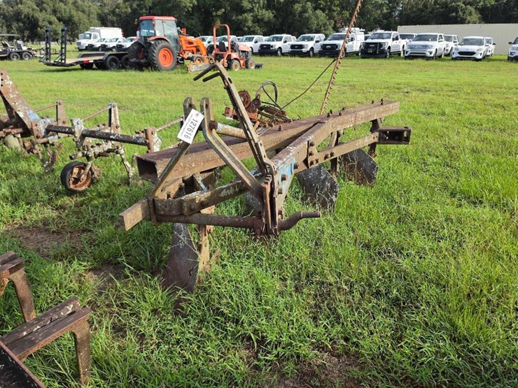 192---4-row-offset-bottom-plow-image-2