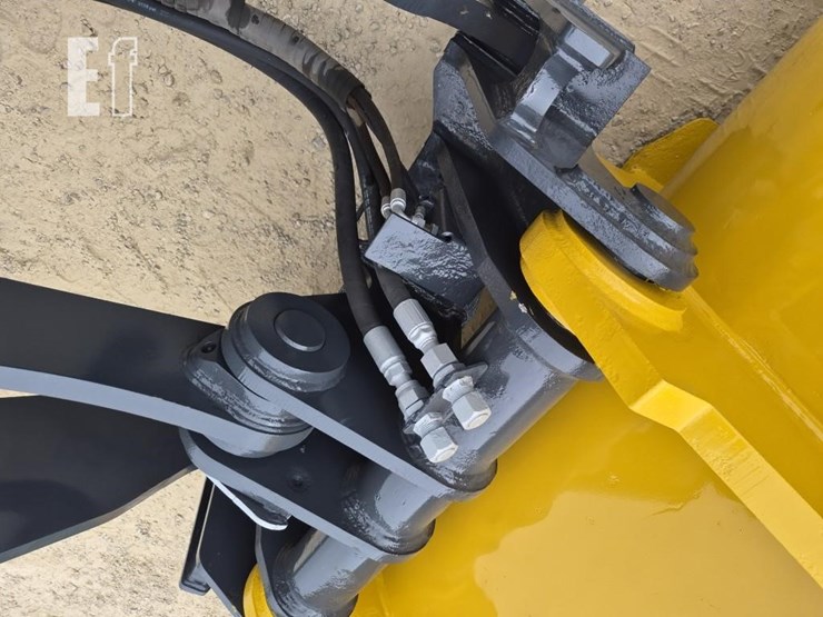2015-deere-544k-image-17