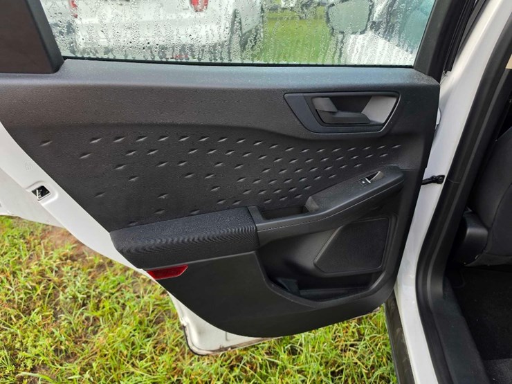 2020-ford-escape-image-13