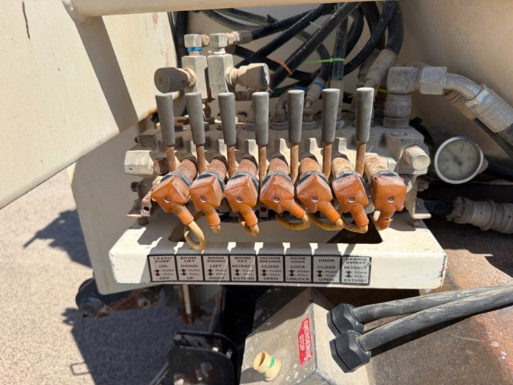 2019-peterbilt-567-image-9