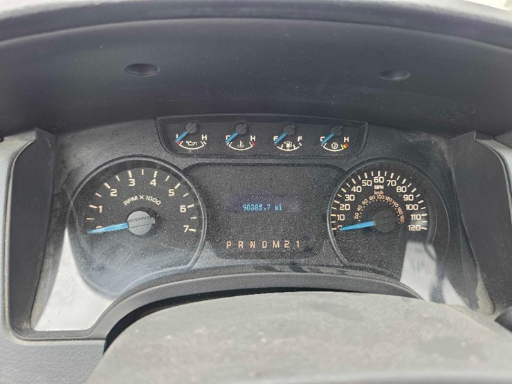 2014-ford-f150-xl-image-12