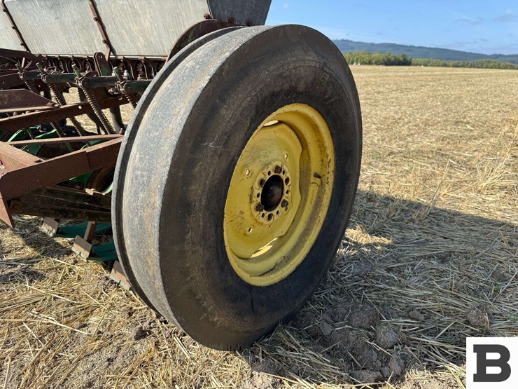 van-brunt-grain-drill-image-13