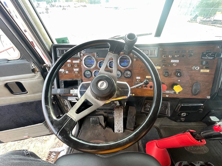 1999-peterbilt-379-image-46