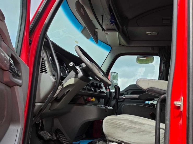 2016-kenworth-t680-image-7