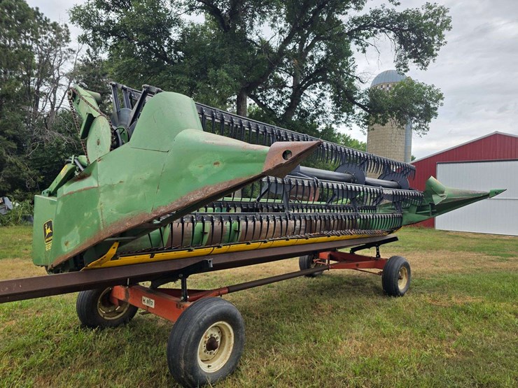 john-deere-220-image-12