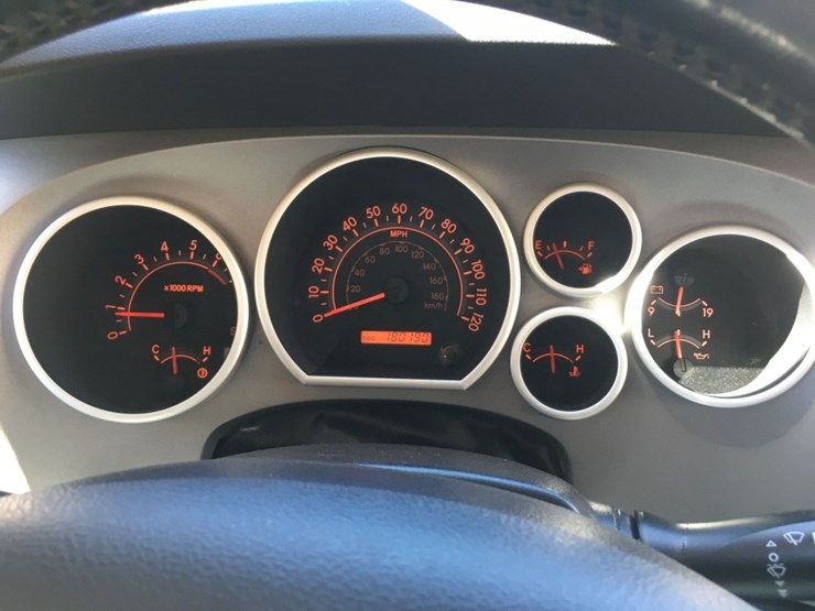 2010-toyota-tundra-sr5-image-9