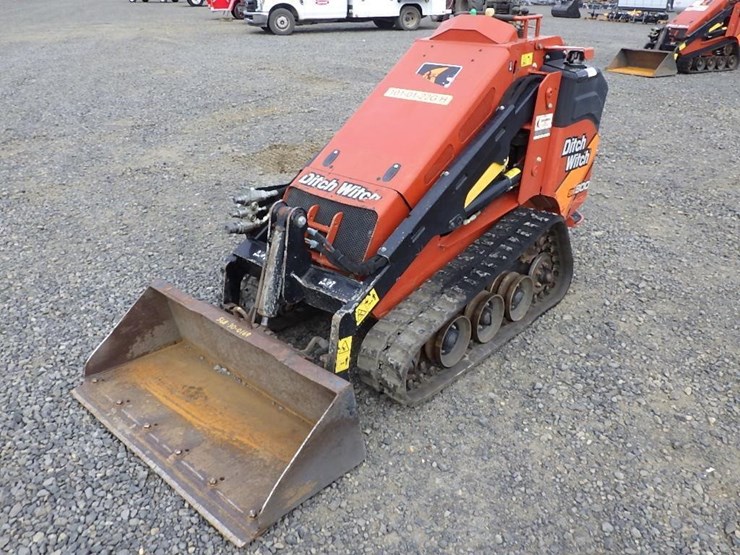 2022-ditch-witch-sk800-image-1