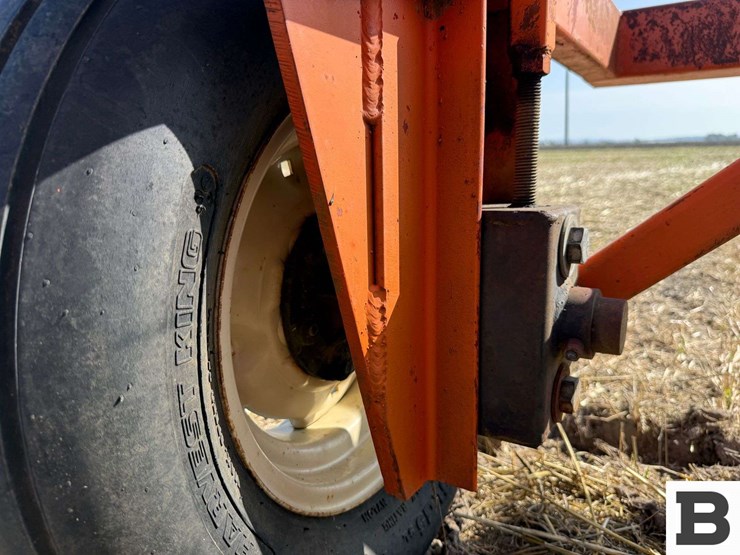 2008-custom-22.5'-air-seeder-image-24