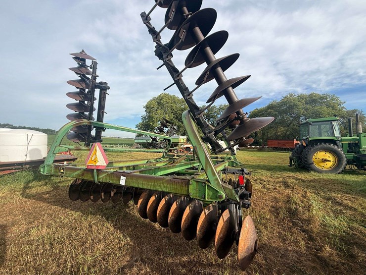 john-deere-235-image-7