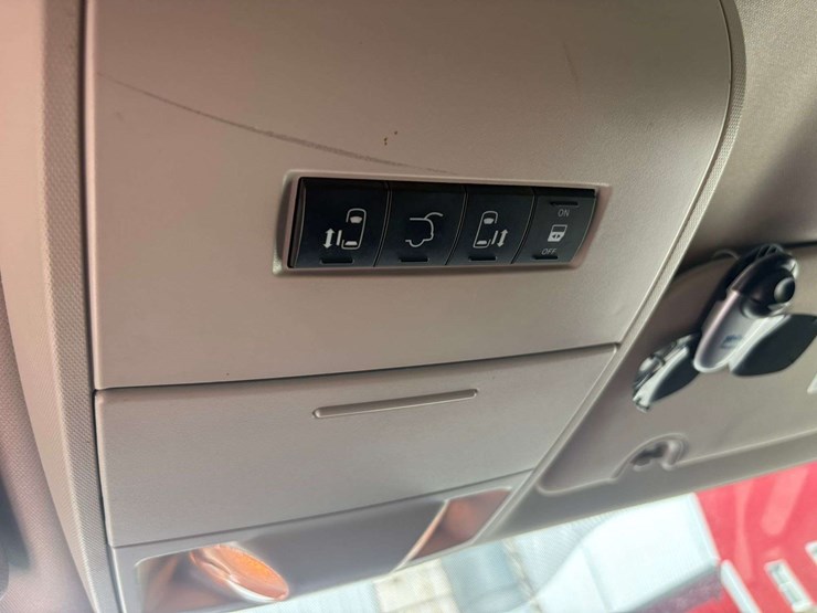 2016-dodge-grand-caravan-sxt-image-34