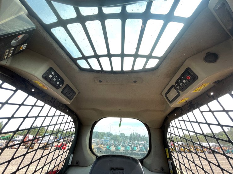 2013-caterpillar-236d3-image-26