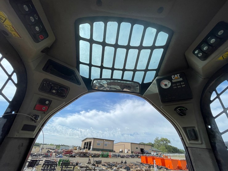 2013-caterpillar-236d3-image-27