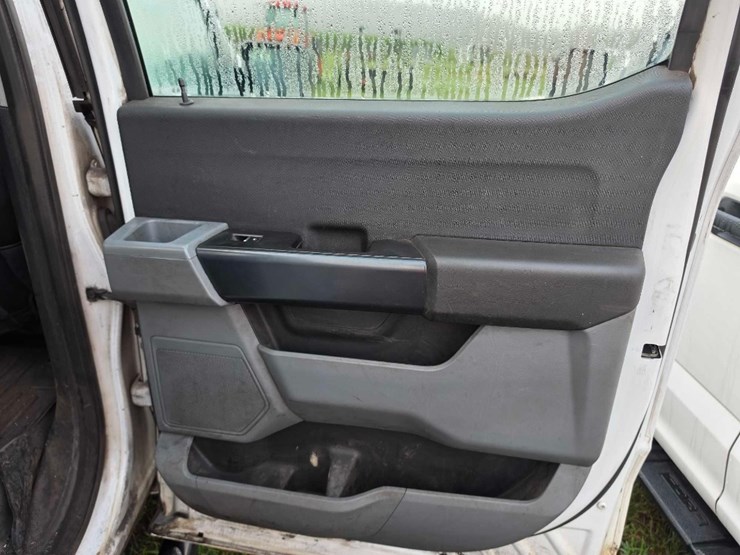2022-ford-f150-xl-image-8