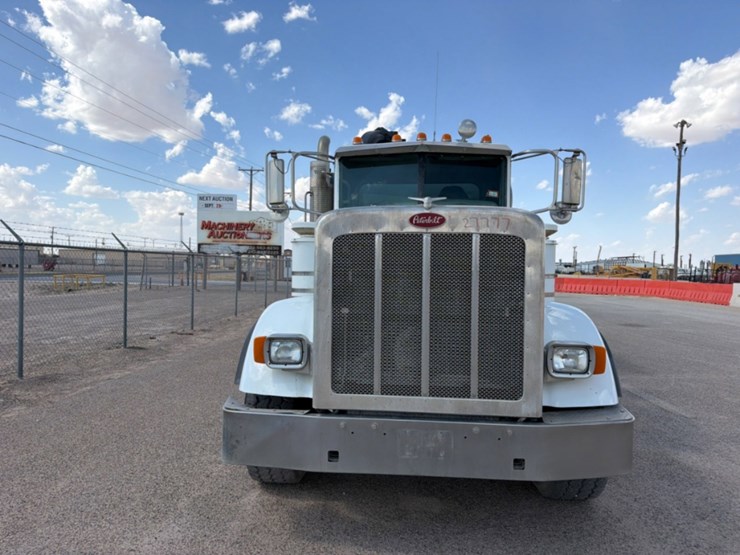 2009-peterbilt-367-image-2