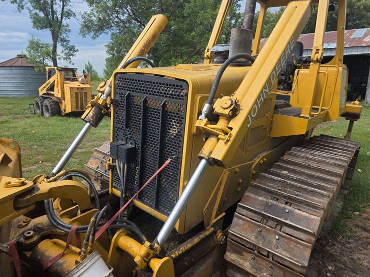 deere-750b-lt-image-5
