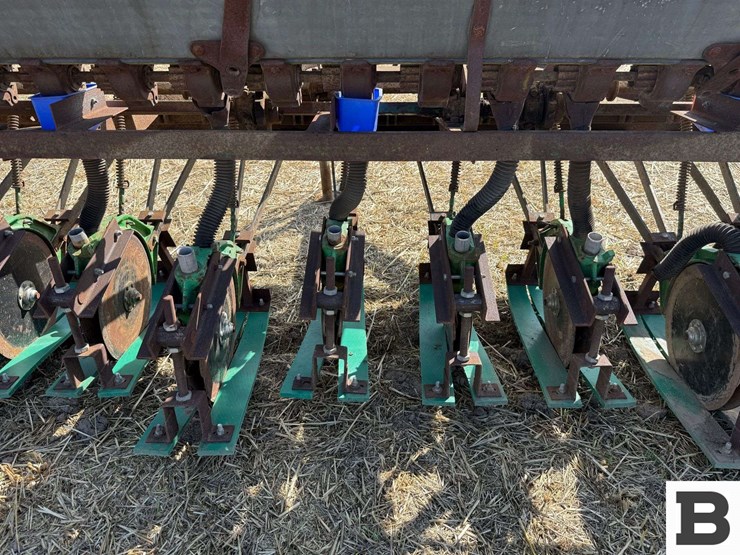 van-brunt-grain-drill-image-18
