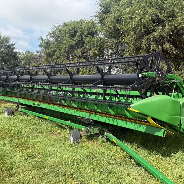 2011 JOHN DEERE 635F