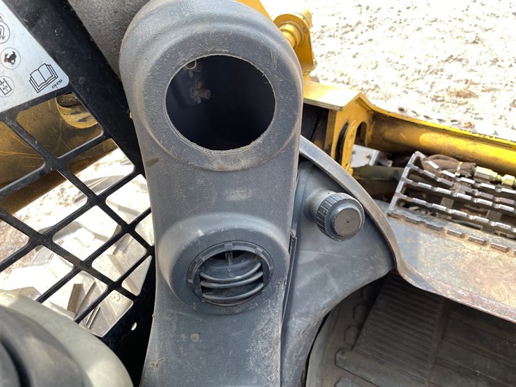 2013-caterpillar-236d3-image-32