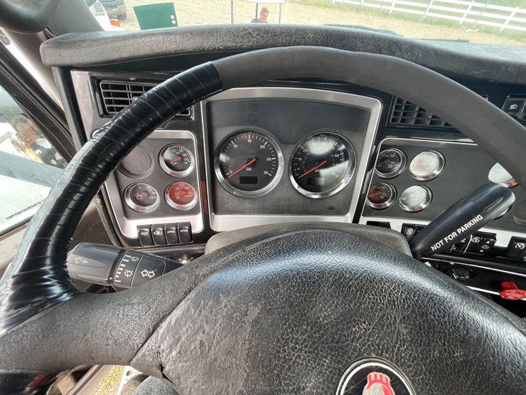 2007-kenworth-t800-image-44