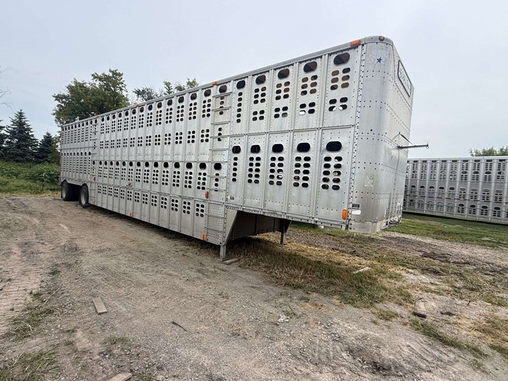 2003-wilson-livestock-trailer-image-7