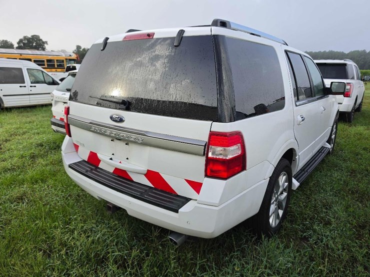 2017-ford-explorer-image-7