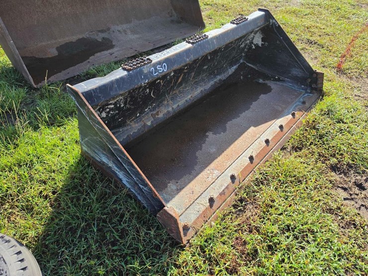 250---kubota-82"-severe-duty-bucket-image-1