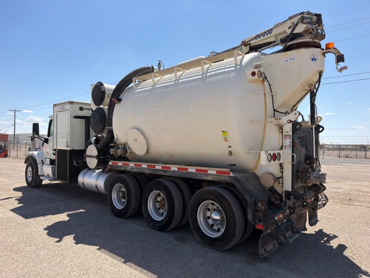 2018-peterbilt-567-image-13