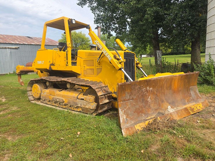 deere-750b-lt-image-43