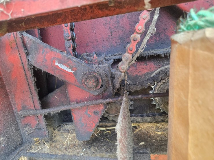 hesston-5540-image-28