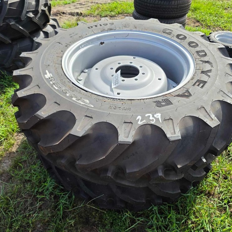 239 - 2 GOODYEAR 14.9-28