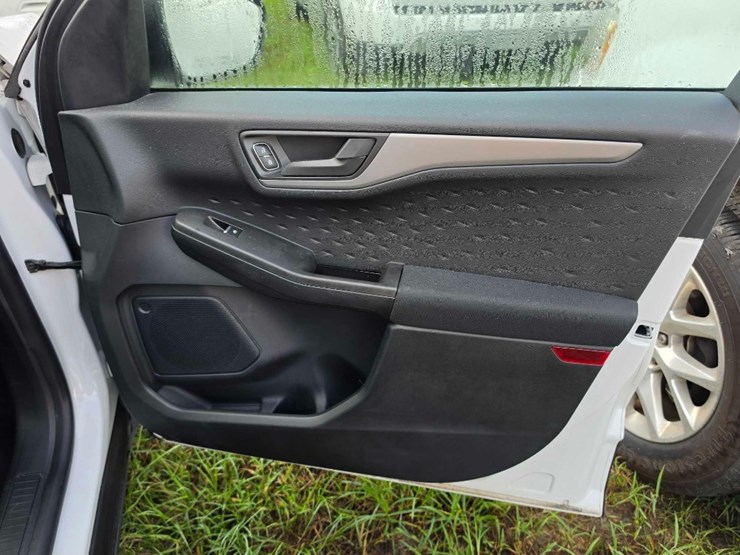 2020-ford-escape-image-11