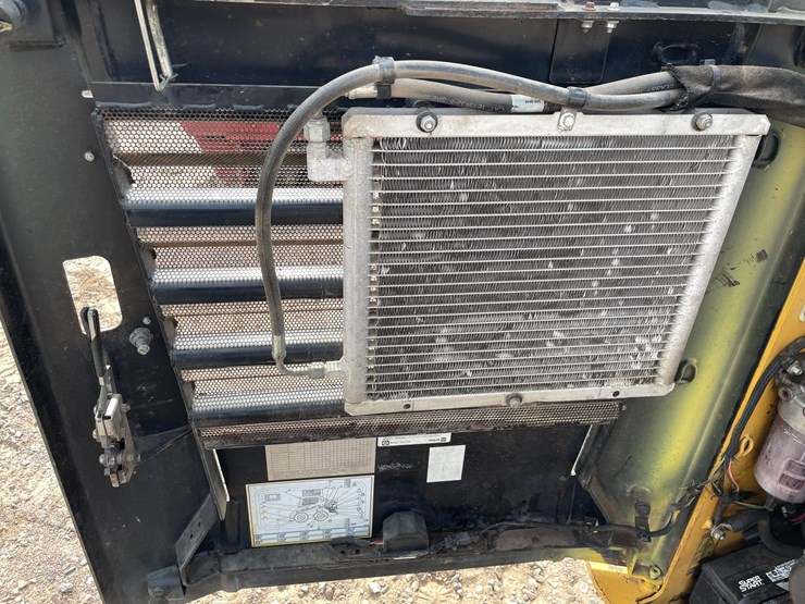 2013-caterpillar-236d3-image-18