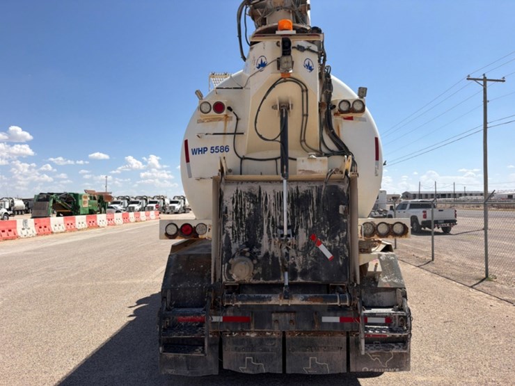 2019-peterbilt-567-image-11