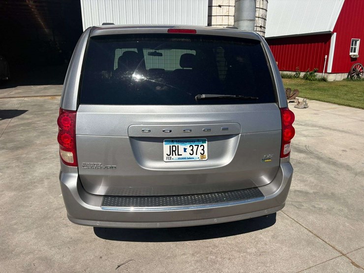 2016-dodge-grand-caravan-sxt-image-4