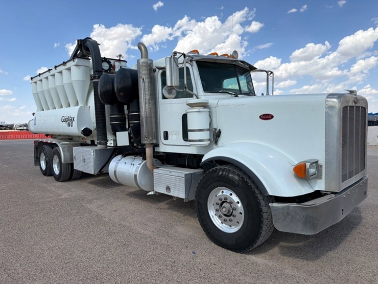 2009-peterbilt-367-image-3
