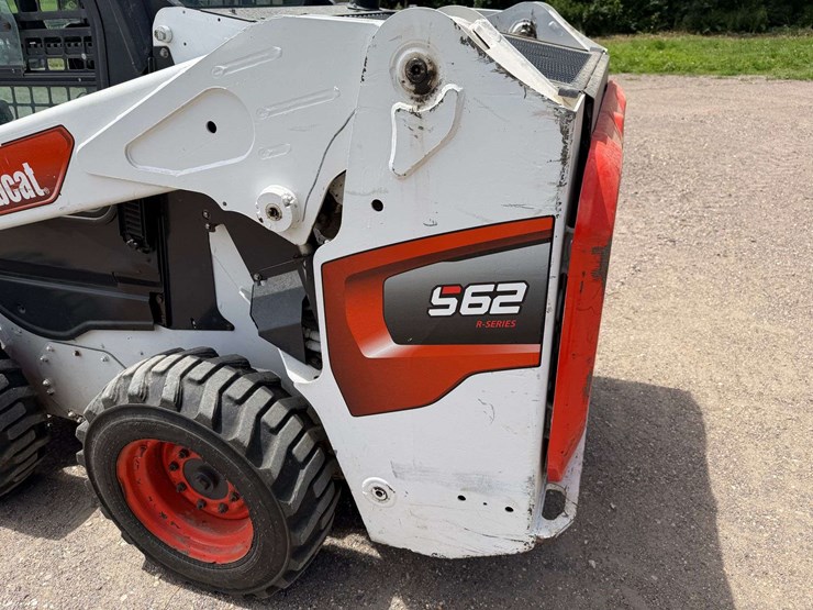 2022-bobcat-s62-image-17