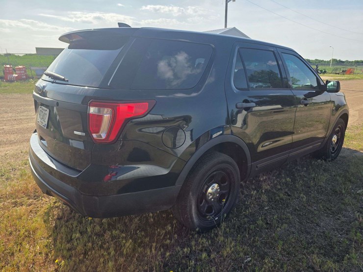 2016-ford-explorer-police-interceptor-image-19