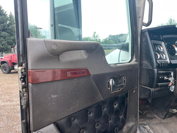 2007-kenworth-t800-image-31
