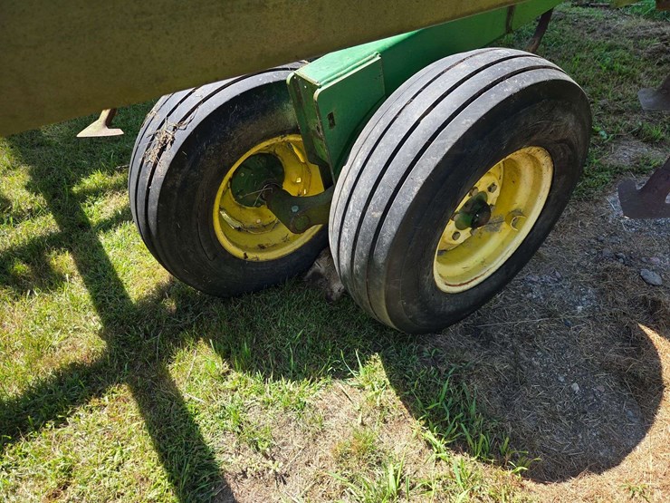 john-deere-2210-image-9