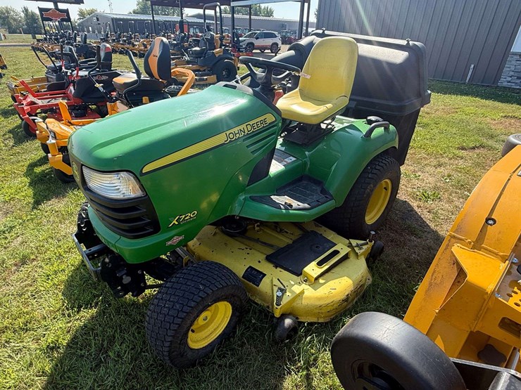 john-deere-x720-image-5