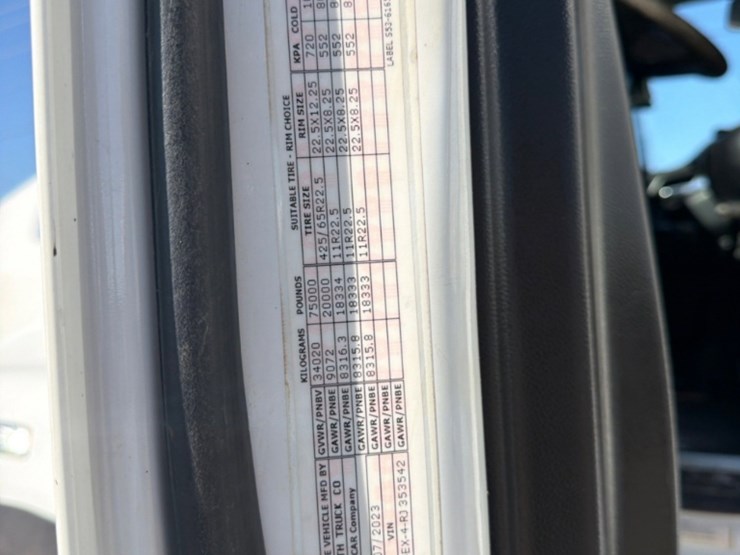 2024-kenworth-t880-image-19