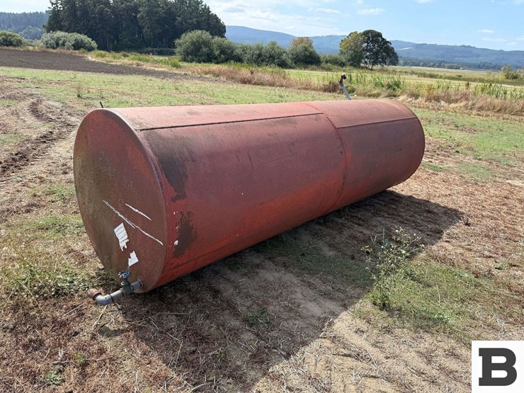 1,000-gallon-horizontal-fuel-tank-image-2